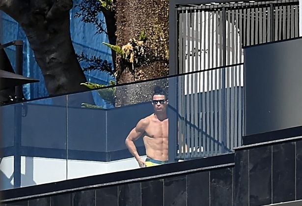 
Ronaldo trong khu phức hợp 7 tầng trị giá 8,2 triệu đô ở Madeira
