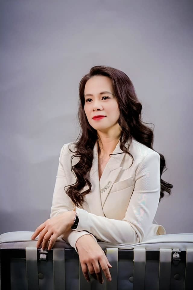 
Doanh nhân Đào Lan Hương được đánh giá là một trong những nữ doanh nhân quyền lực trên thương trường. Nữ doanh nhân này là Founder kiêm CEO của một học viện công nghệ. Bà Hương luôn khiến cho mọi người phải dành một ánh mắt ngưỡng mộ khi nhắc đến
