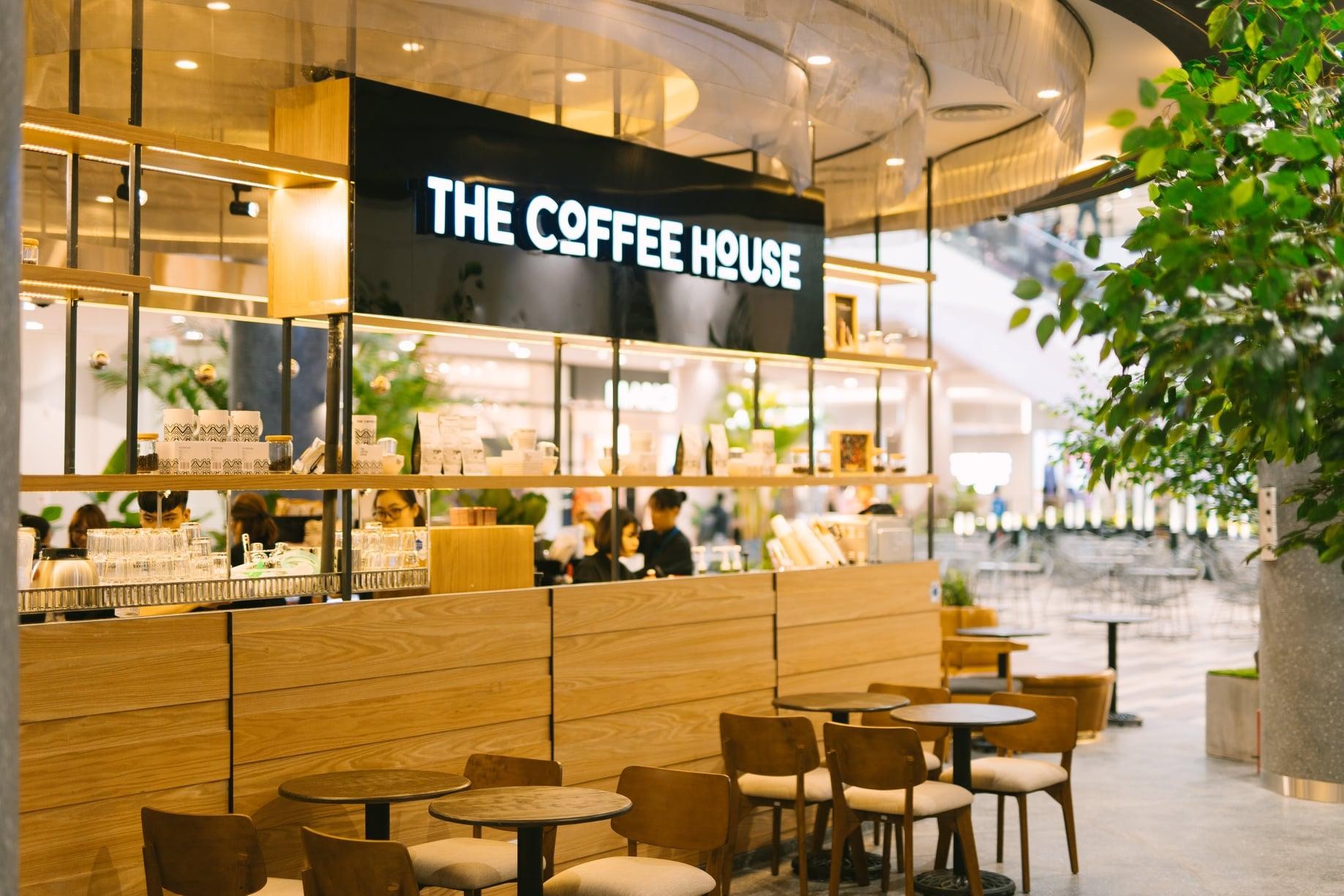 
The Coffee House là một trong chuỗi cà phê lớn nhất tại Việt Nam về quy mô và doanh thu. Số liệu thống kê từ Statista đến tháng 4/2022, chuỗi này đứng thứ 3 về số lượng cửa hàng chỉ sau Highlands Coffee và Trung Nguyên
