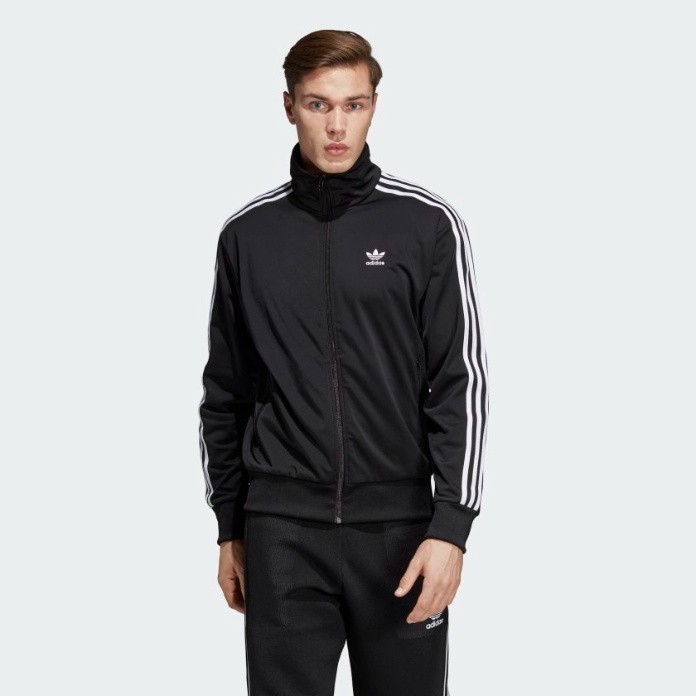 Đây là một trong những mẫu áo khoác nam bán chạy nhất của Adidas