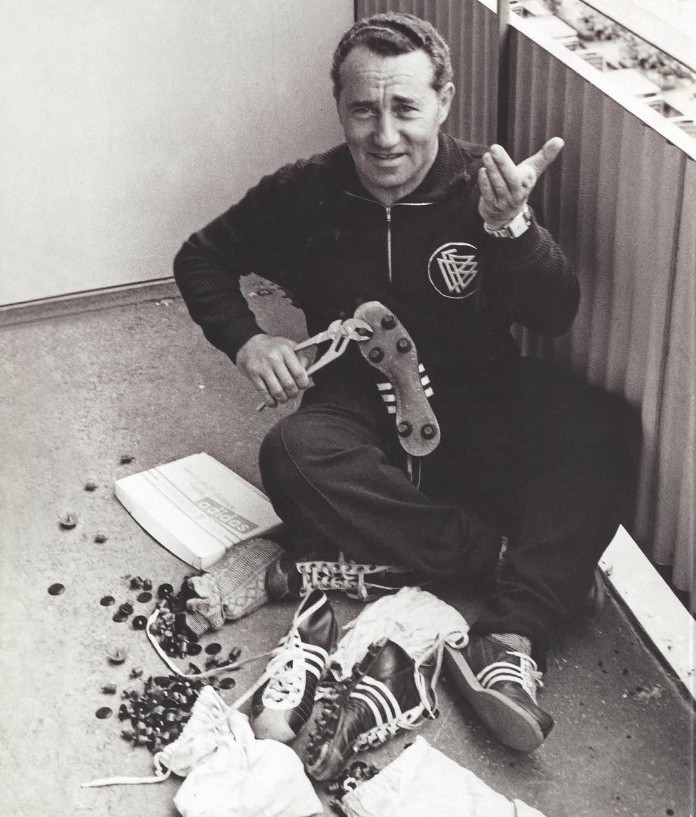  Adi Dassler - Từ thợ đóng giày trở thành ông chủ của thương hiệu Adidas 