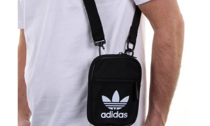 Mẫu túi đeo chéo Adidas từng gây sốt tại Việt Nam
