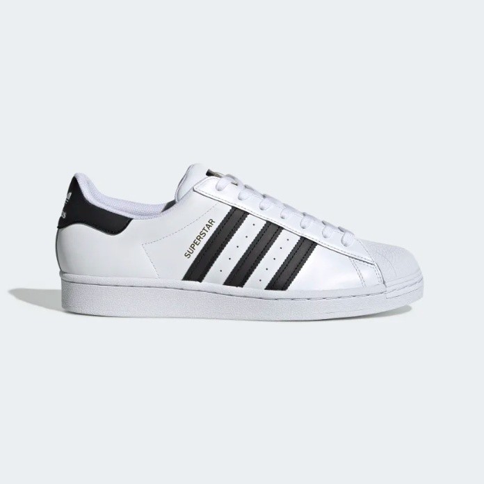 Giày Adidas Superstar là mẫu giày được nhiều bạn trẻ yêu thích 