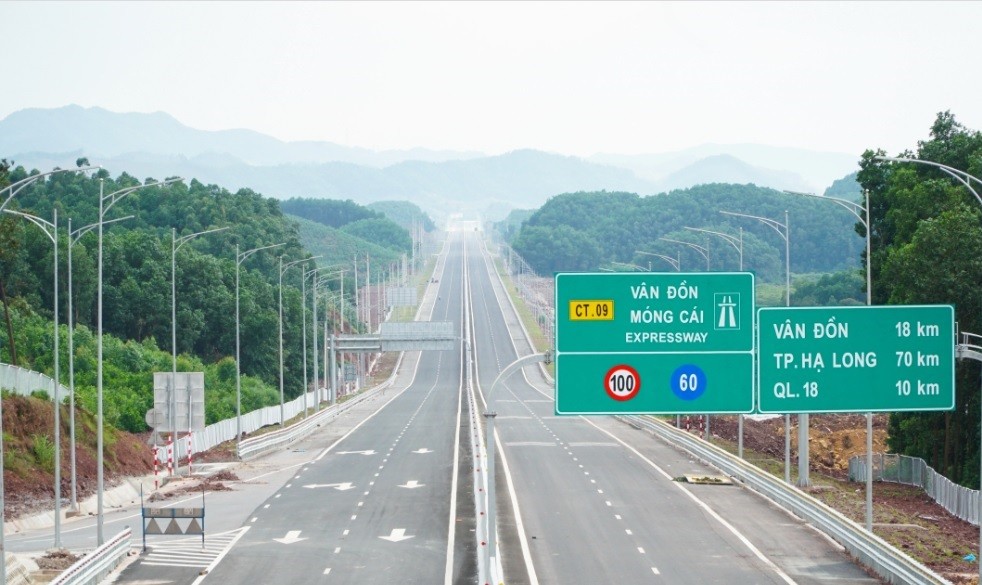 
Cao tốc Vân Đồn - Móng Cái sẽ thông xe vào ngày 1/9/2022.
