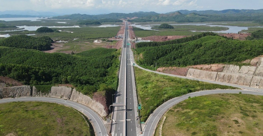 
Tuyến cao tốc Vân Đồn - Móng Cái xe sẽ kết nối với các tuyến cao tốc hiện có tạo thành trục cao tốc dài 176 km tại Quảng Ninh.
