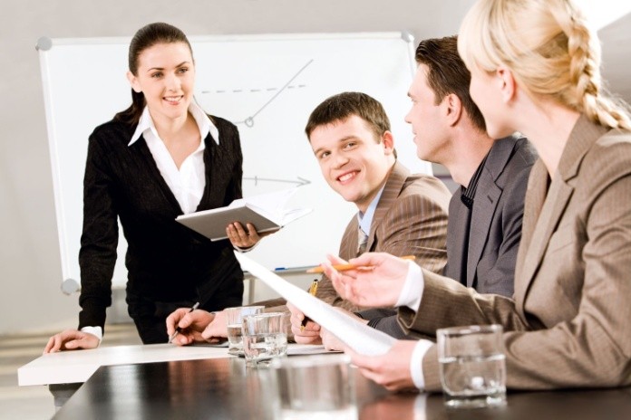 Trưởng phòng có nhiệm vụ duy trì mối quan hệ của khách hàng với doanh nghiệp