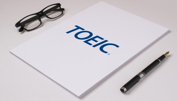 
TOEIC là từ viết tắt của cụm từ Test of English for International Communication, tạm dịch ra là bài kiểm tra tiếng Anh giao tiếp quốc tế.
