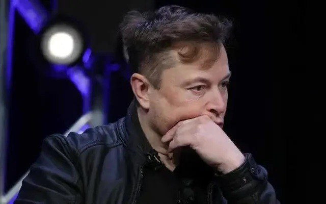 

Tỷ phú Elon Musk không phải là một nhà khoa học tên lửa hay một chuyên gia trong lĩnh vực sản xuất ô tô khi bắt đầu thành lập nên SpaceX và Tesla
