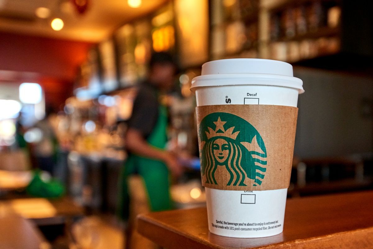 
Lợi nhuận của Starbucks vẫn ít nhiều bị ảnh hưởng do giá nguyên liệu tăng cao, các đợt phong tỏa vì dịch bệnh khiến các chuỗi cung ứng bị gián đoạn
