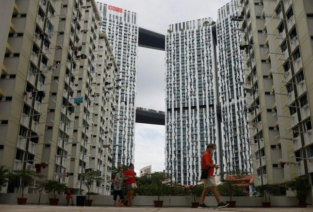 
Người dân Singapore đã sử dụng các căn hộ HDB để kiếm thêm thu nhập từ việc khai thác cho thuê hoặc bán lại kiếm lời

