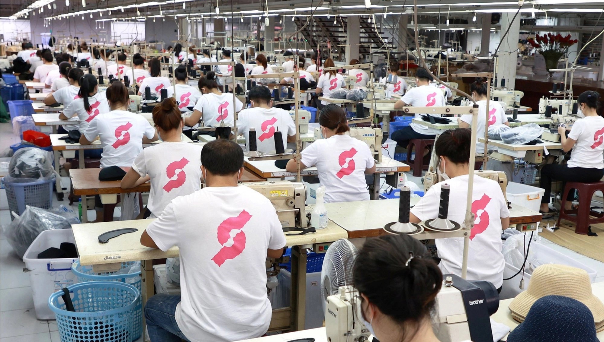 
Bên trong xưởng sản xuất Nón Sơn
