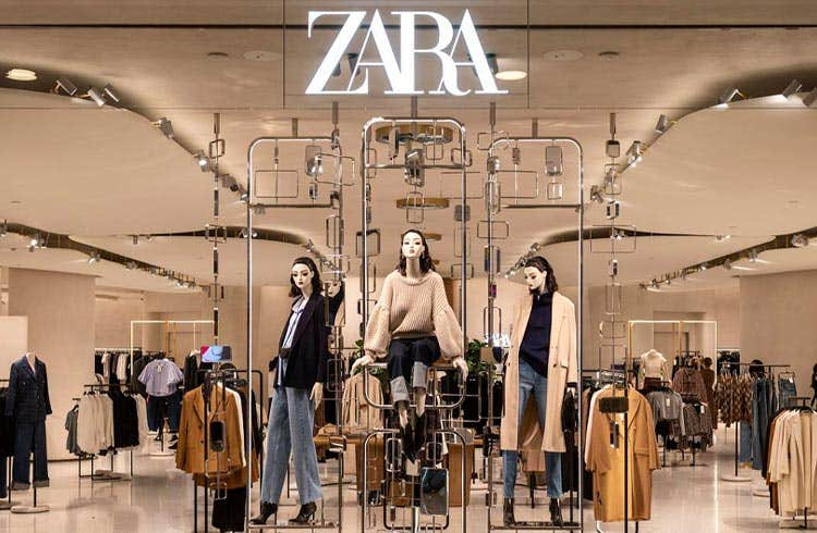 
Bắt nguồn từ một cửa hàng nhỏ bé nằm tại đất nước Tây Ban Nha vào năm 1975 thì Zara cho tới nay đã sở hữu tới hơn 2000 cửa hàng nằm tại 93 quốc gia trên khắp thế giới..
