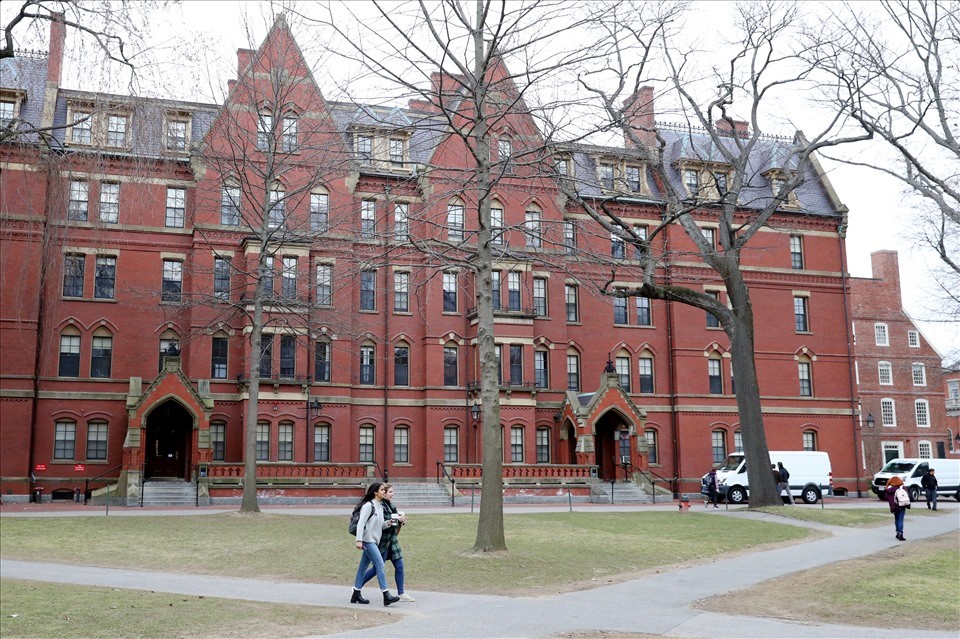 
Đại học Harvard luôn được biết tới là một trường học lâu đời nổi tiếng và giàu có nhất nước Mỹ.
