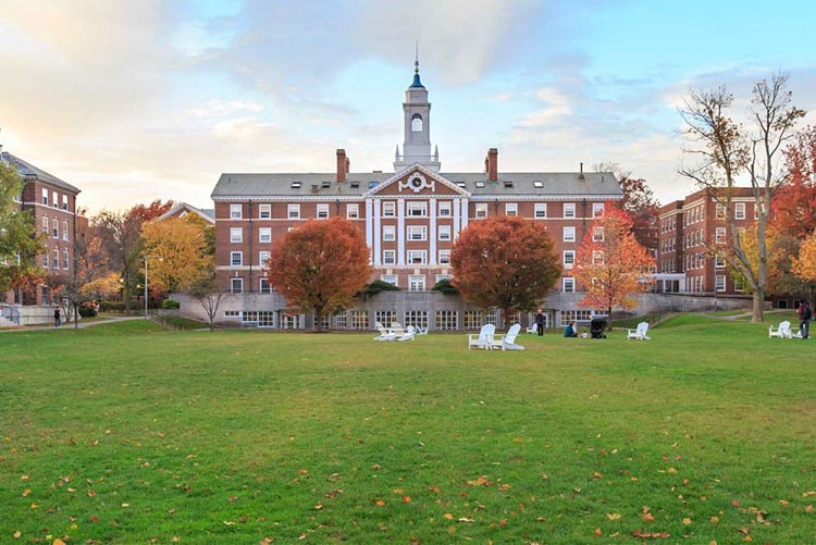 
Đại học Harvard được biết tới là một trong những trường Đại học top đầu thế giới, được thành lập từ những năm 1636.
