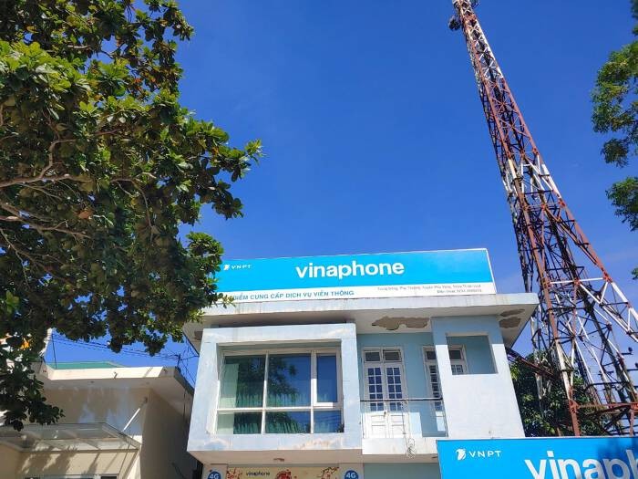 

Tập đoàn Bưu chính Viễn thông Việt Nam (VNPT) - đây là công ty mẹ của Vinaphone báo doanh thu hợp nhất đạt mức 26.828 tỷ đồng còn lợi nhuận hợp nhất đạt mức 3.152 tỷ đồng, so với cùng kỳ năm ngoái lần lượt giảm 2% và tăng 17%
