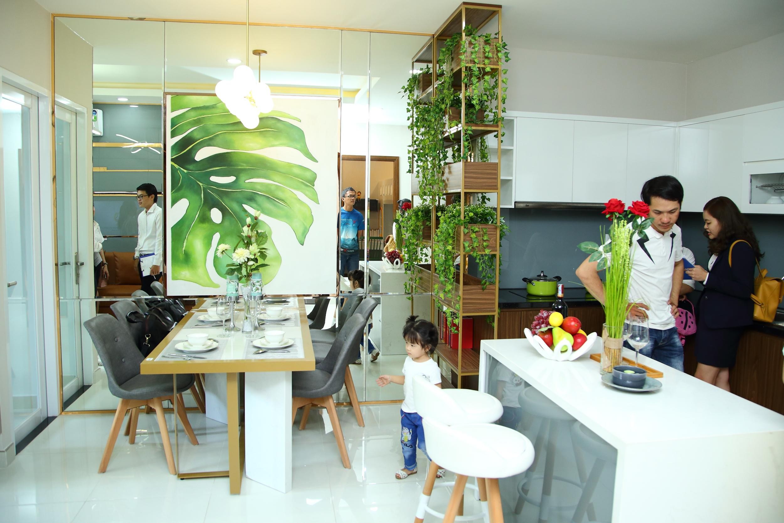 
Trong bối cảnh giá nhà “leo thang”, nhiều người dân sống ở TP Hồ Chí Minh chấp nhận đi thuê, thay vì mua nhà
