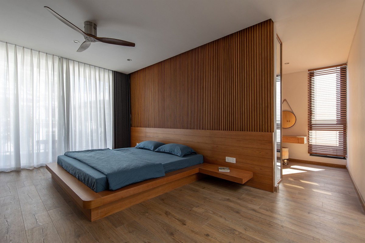
Phòng ngủ master rộng rãi với gam màu trung tính, mang đến không gian nghỉ ngơi ấm cúng
