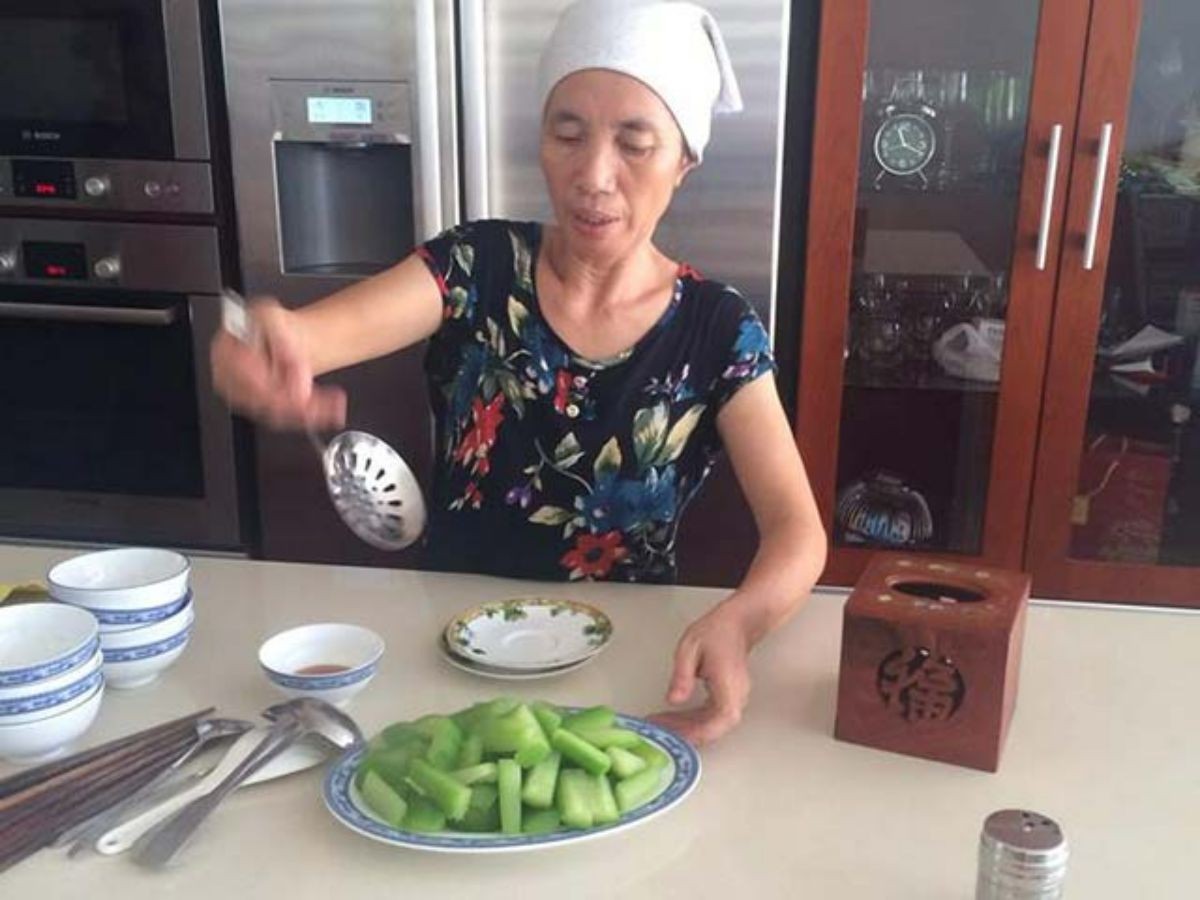 Người giúp việc cao tuổi được tín nhiệm vì chăm chỉ, chịu khó