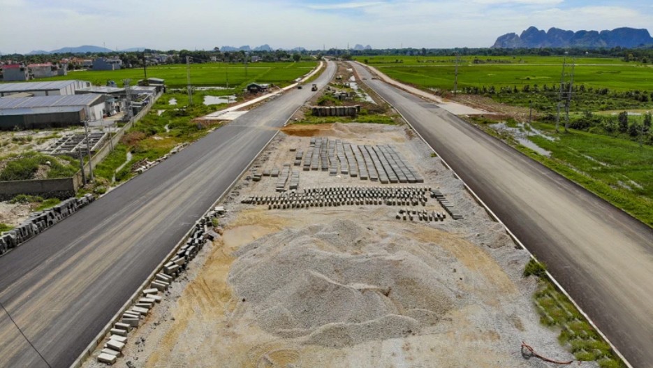 
Cử tri tỉnh Thanh Hóa đề nghị Bộ Giao thông Vận tải xem xét, quyết định chủ trương đầu tư các tuyến đường đi qua địa bàn tỉnh.
