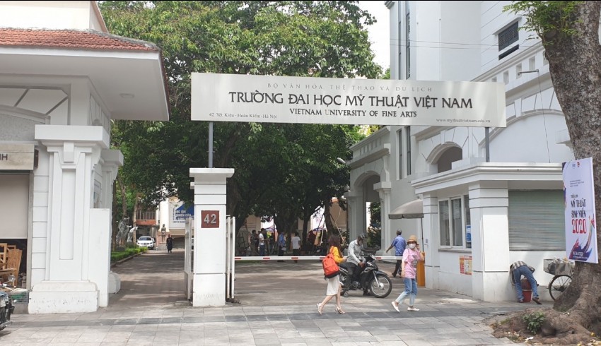 
Năm 1913, trường Đại học mỹ thuật TP HCM được thành lập, với tiền thân là trường vẽ Gia Định.
