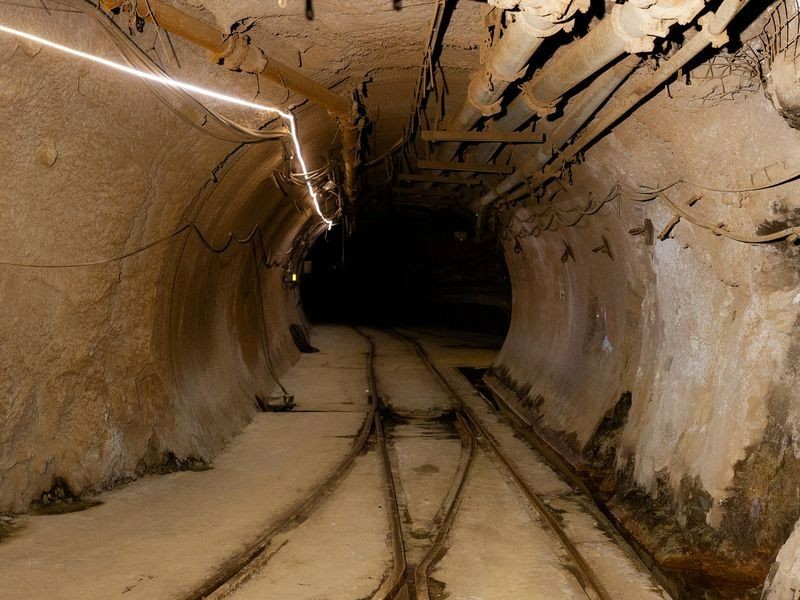 
Một đường hầm dẫn vào mỏ
