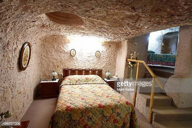 
Phòng ngủ nằm bên dưới lòng đất. Ảnh: Getty Images

