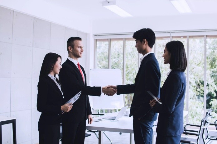 dựa vào hình thức phiên dịch