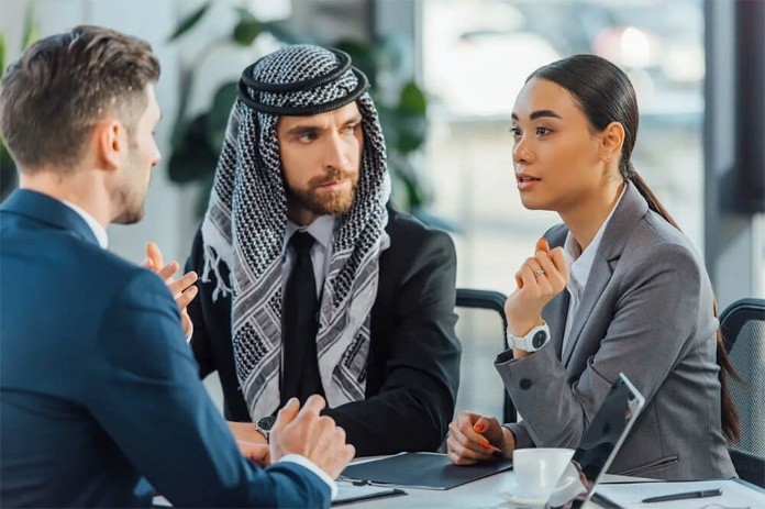 Để có thể làm tốt công việc này, Interpreter cần có trình độ và khả năng sử dụng ngôn từ linh hoạt