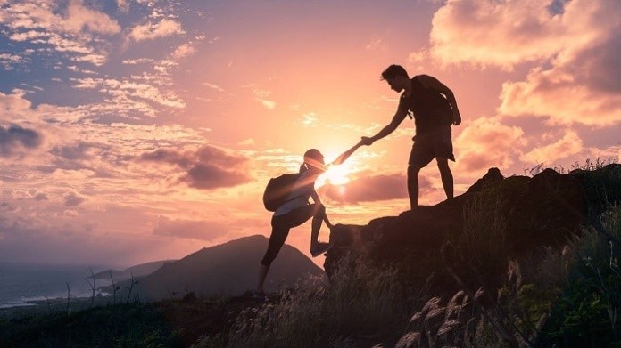Giữ cho bạn thân sự lạc quan, tích cực và tin rằng mình có thể làm được