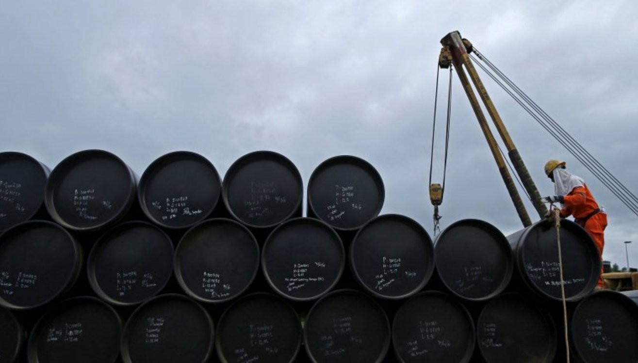 
Bộ trường Tài chính Ấn Độ cho biết mua dầu thô của Nga là một phần của kế hoạch ghìm cương lạm phát
