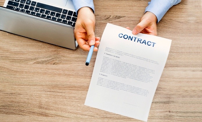 



Cả bên mua và bán phải có trách nhiệm về hành vi trao đổi hàng hóa khi ký hợp đồng Sale

