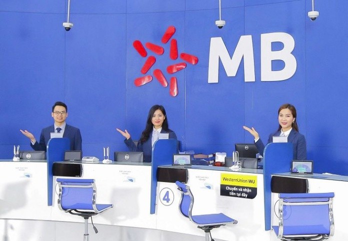 
Quý khách hàng có thể mở thẻ trực tiếp tại quầy giao dịch của MB bank
