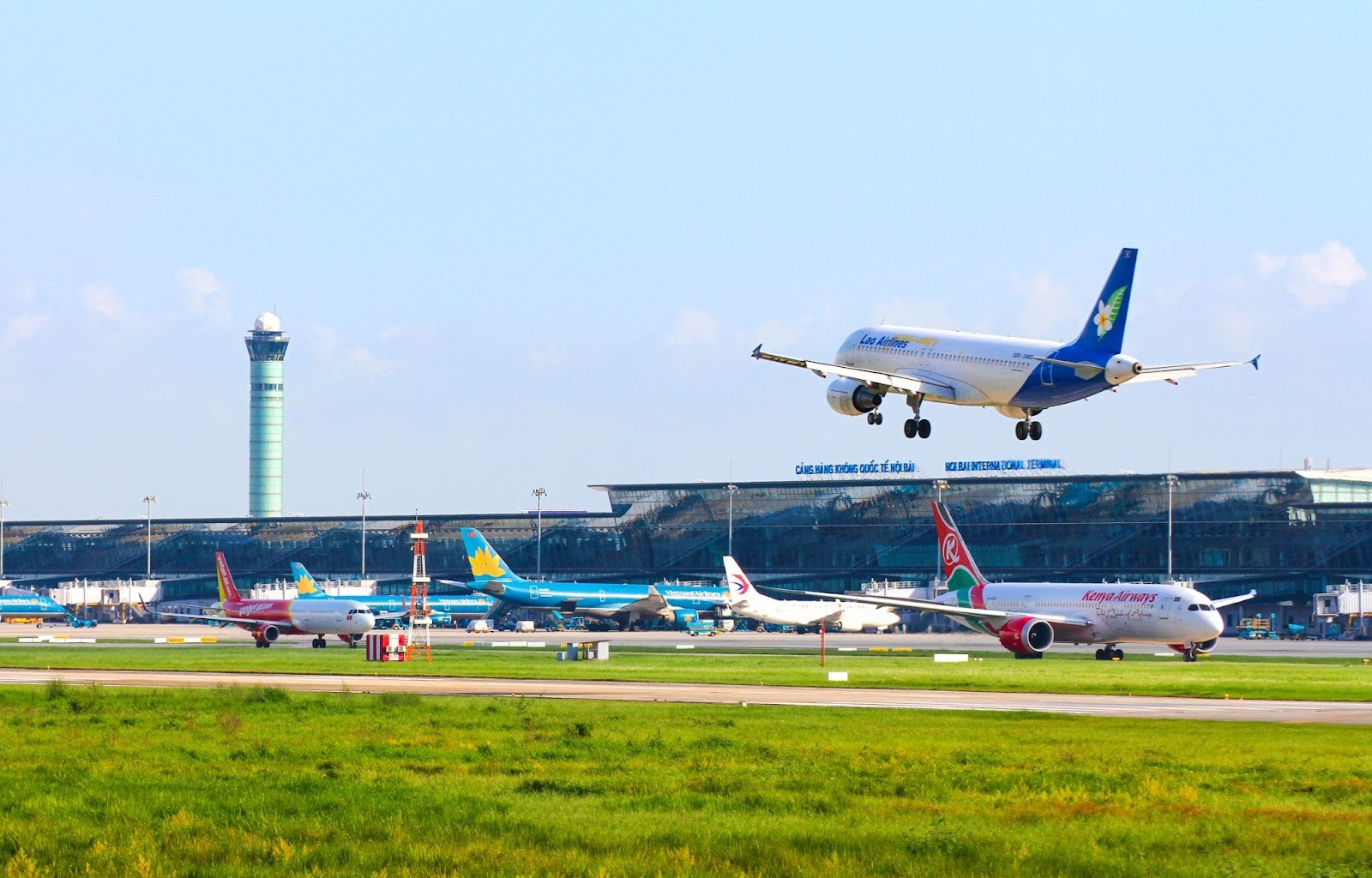 
Nối lại các đường bay quốc tế giúp ngành du lịch Việt Nam sôi động hơn
