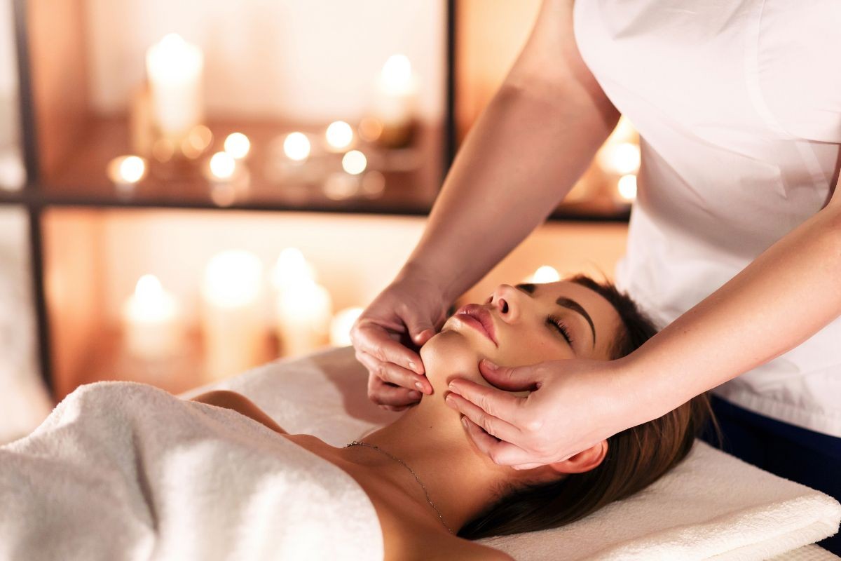 Ngành chăm sóc sắc đẹp đang rất hấp dẫn trong thời gian gần đây