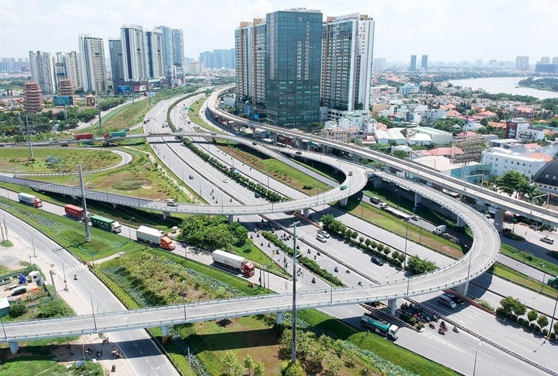 
Thị trường căn hộ dọc tuyến Xa lộ Hà Nội đã chứng kiến “cơn sốt giá” sau thông tin quy hoạch hạ tầng giao thông.
