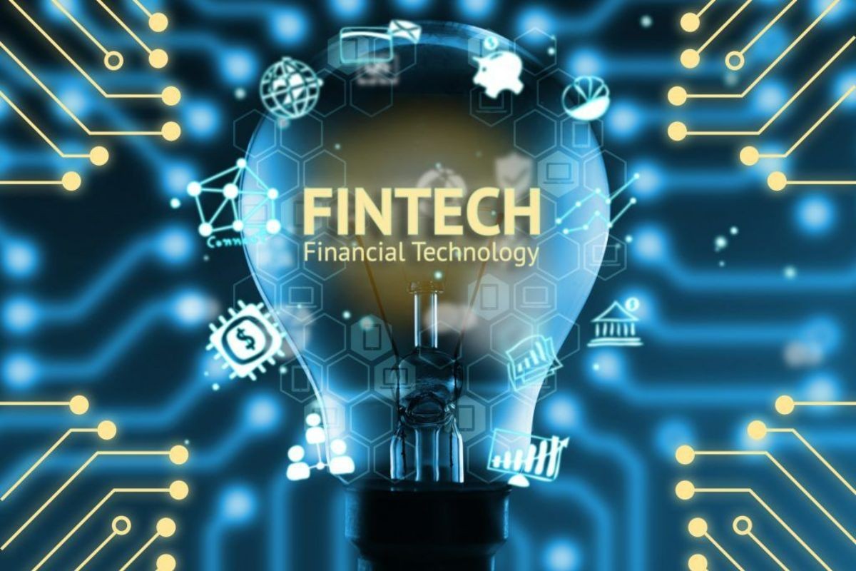 
Fintech là công nghệ tài chính được ứng dụng phổ biến trong lĩnh vực tài chính hiện nay
