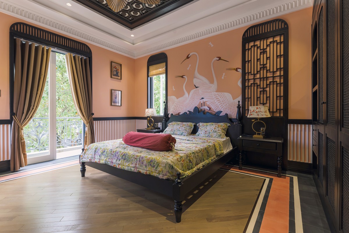 
Phòng ngủ được trang trí bằng những hình tượng linh vật được xem là mang đến may mắn trong văn hóa phương Đông
