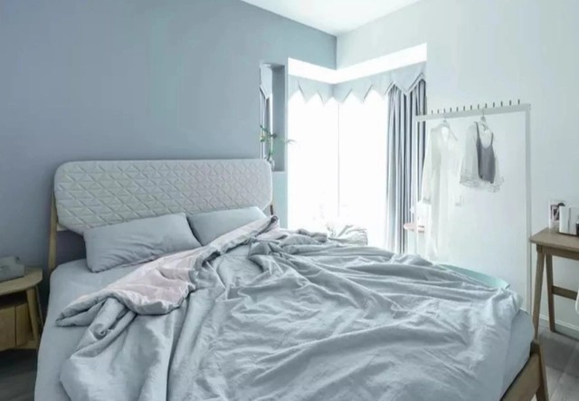
Phòng ngủ được thiết kế với gam màu trung tính, nhẹ nhàng, dịu dàng
