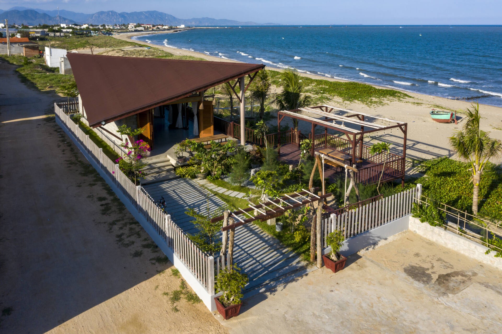 
Beach House với thiết kế một tầng mang phong cách nghỉ dưỡng, nơi cách xa bờ biển 100m
