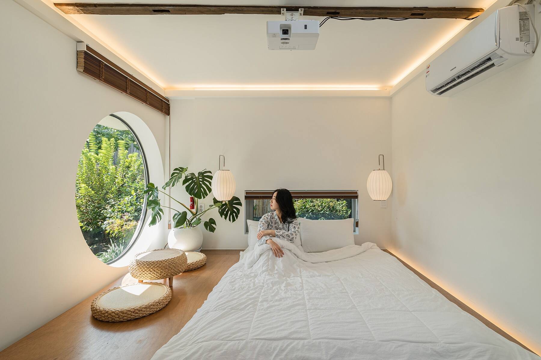 
Phòng ngủ tối giản với tông màu trắng làm chủ đạo
