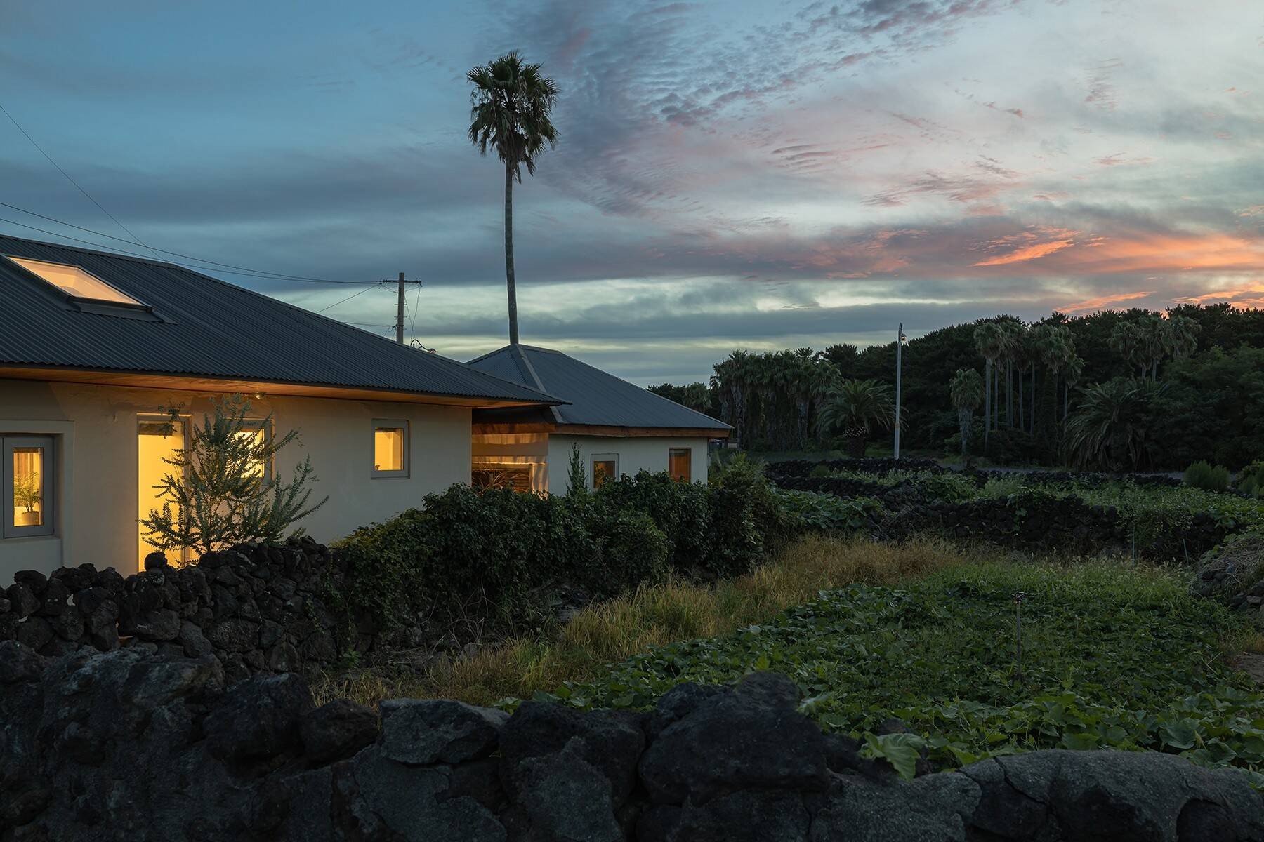 
Căn nhà nằm giữa thiên nhiên trong xanh của hòn đảo Jeju

