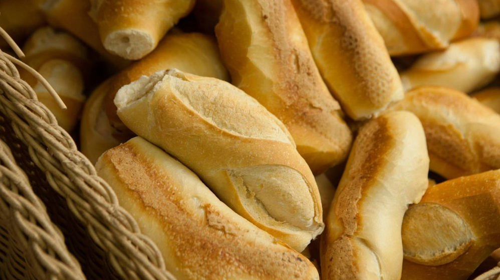
Theo thông tin từ tờ Euronews, ngay từ tháng 1 đầu năm nay, các nhà sản xuất bánh tại Hungary đã lên tiếng cảnh báo khách hàng rằng, nhà máy sẽ tăng giá bột làm bánh lên đáng kể. Ảnh minh họa

