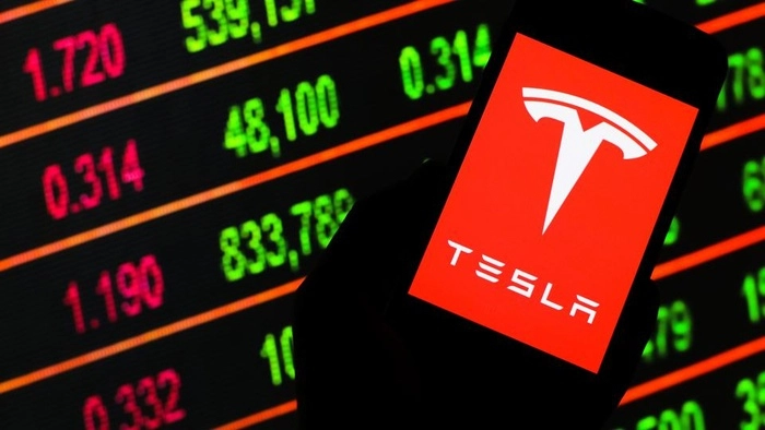 
Giá cổ phiếu của Tesla lao dốc, một phần vì những phát ngôn gây tranh cãi của tỷ phú Elon Musk

