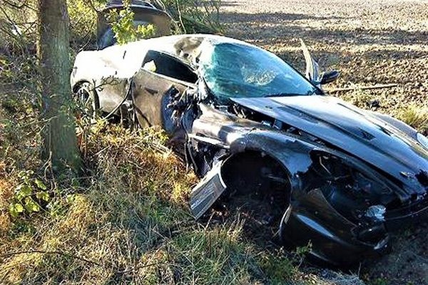 
Chiếc xe bẹp rúm sau một vụ tai nạn của Nicklas Bendtner.
