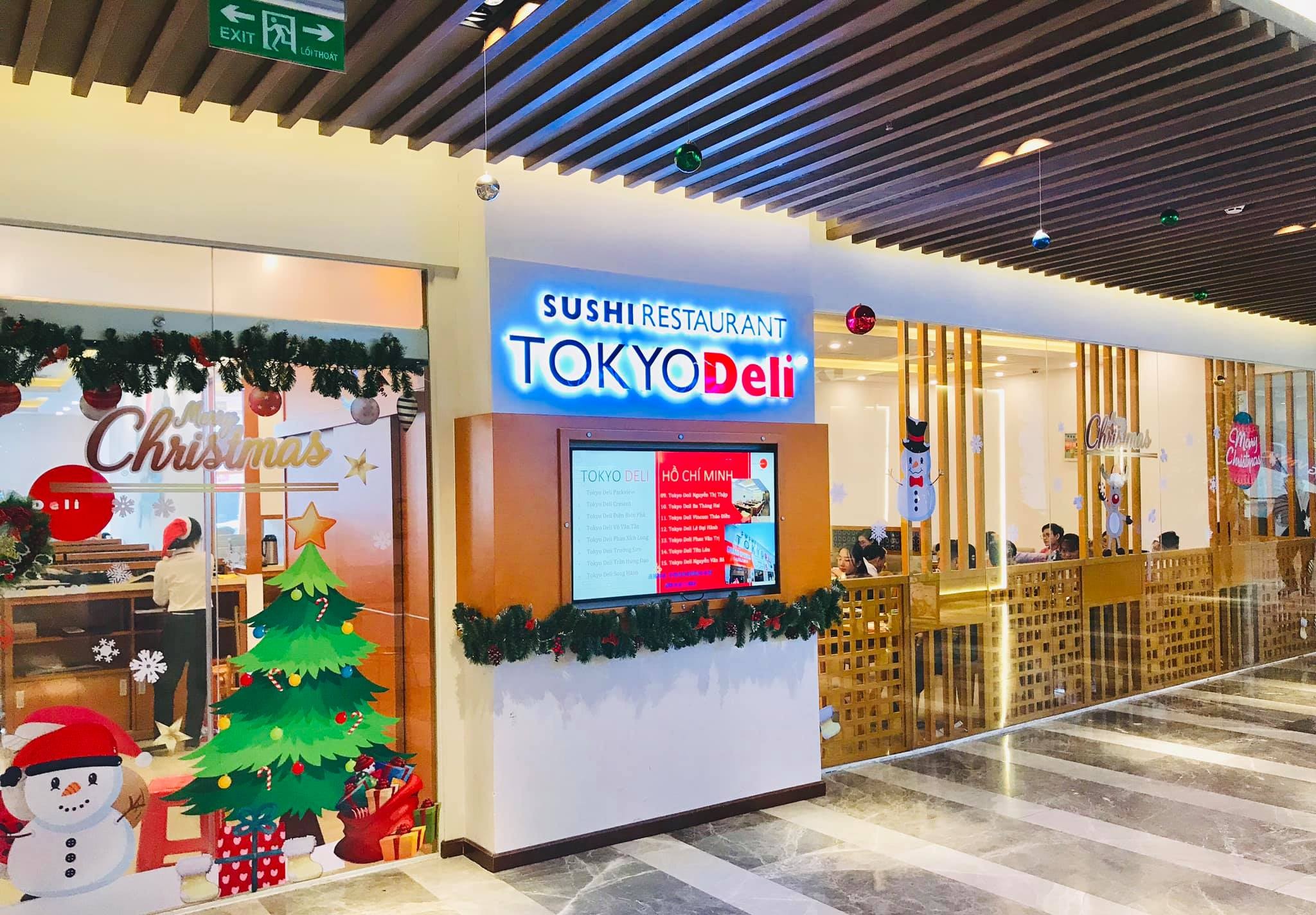 

Thực phẩm Tân Việt Nhật chính là chuỗi nhà hàng Tokyo Deli - đây chính là thương hiệu quen thuộc về ẩm thực Nhật Bản ở Nhật Bản. Các chuỗi cửa hàng khác cũng kinh doanh ẩm thực Nhật Bản bao gồm Isushi và Daruma (của Golden Gate), Sushi Kei (của Redsun ITI)
