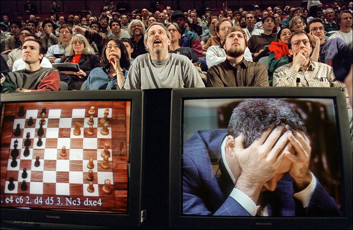 Garry Kasparov đấu với siêu máy tính của IBM