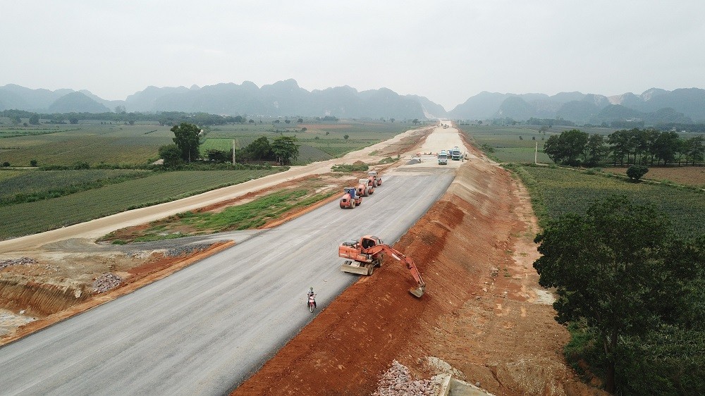 
Công trường thi công dự án thành phần đoạn Mai Sơn - Quốc lộ 45.
