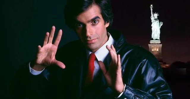 

Vào năm 19 tuổi, David Copperfield đã tự sản xuất một chương trình mang tên Ma thuật của David Copperfield được biểu diễn ở khách sạn Pagoda ở Honolulu
