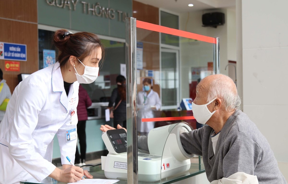 
Nếu là những sinh viên mới ra trường, chưa có kinh nghiệm thì nên chọn làm ngành này để có công việc và mức lương ổn định. Ảnh minh hoạ
