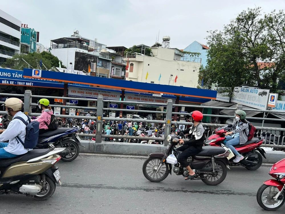 Một số cây xăng có quy định giới hạn lượng xăng bán ra